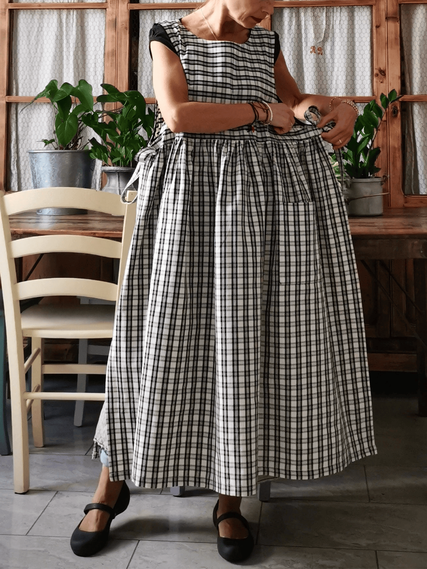 Vintage Black & Cream Thin Plaid Long Apron & Dress (2-in-1)